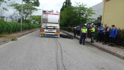 Antalyada feci kaza: Tırın altında kalan 19 yaşındaki motosikletli genç hayatını kaybetti