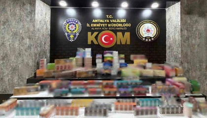 Antalyada kaçakçılık operasyonlarında silah ve kaçak ürünler ele geçirildi
