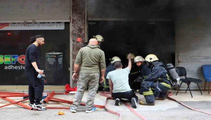 Antalyada sünger dolu depoda korkutan yangın