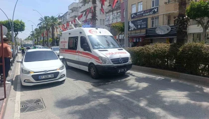 Antalyada yaya geçidinden geçmeye çalışan Alman turistin ayağını otomobil ezdi