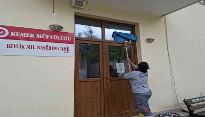 Antalyanın Kemer ilçesinde bayram öncesi camilerde temizlik seferberliği