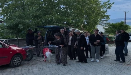 Askerdeki damattan nişanlısına hediye koç