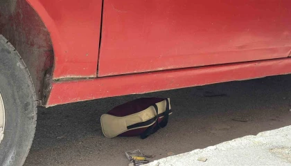 Burdurda kapıda unutulan çantadan hırsızlık yapan şahıslar yakalandı