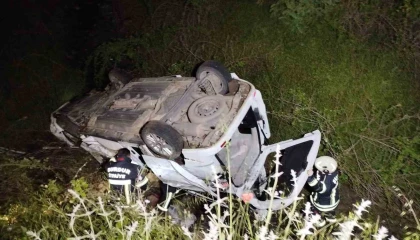 Burdurda kontrolden çıkan araç uçuruma devrildi: 3 yaralı