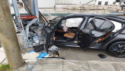 Burdurda otomobil yoldan çıktı: 2 yaralı