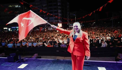 Büşra Özdemir: Atatürkün Samsunda yaktığı meşale gençliğin gözlerinde parıldıyor