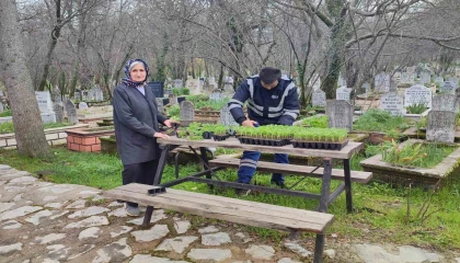 Büyükşehirin mezarlıklarda bayram hazırlığı sürüyor