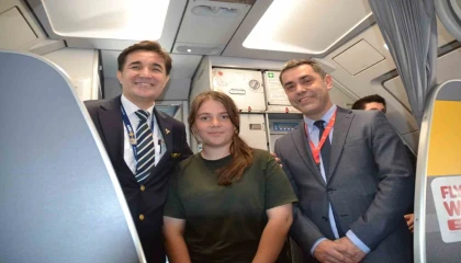 Çocuklar, ilk defa uçak görmenin mutluluğunu yaşadı