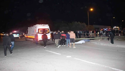 Çöp kamyonuyla çarpışan motosikletteki 2 genç hayatını kaybetti