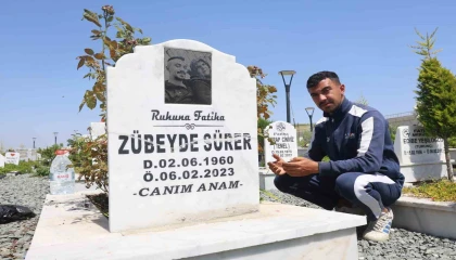 Deprem mezarlığında buruk anneler günü