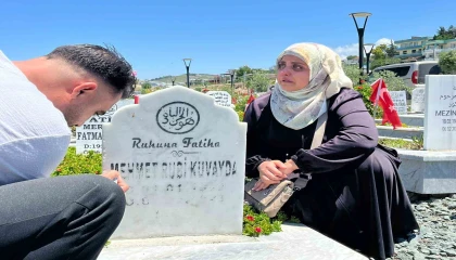 Deprem mezarlığında buruk arefe