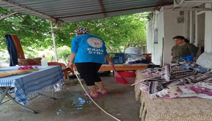 Erzinde yaşlı ve engelli vatandaşlara evde temizlik ve vefa desteği