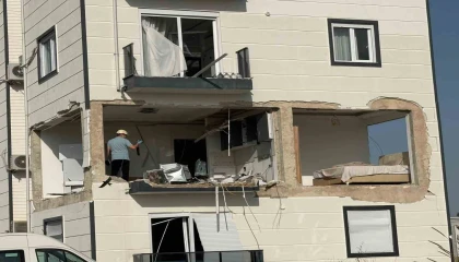 Evde patlayan tüp binayı harabeye çevirdi: 1 yaralı