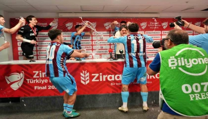 Fatih Tekke: Çok şükür taraftarımızı mutlu ettik, camiamıza bir kez daha kupa kazandırdık