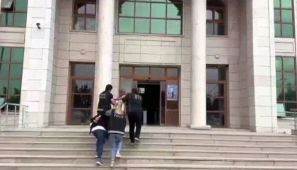 Genci sokak ortasında zombiye dönüştürerek zehirleyen şahıslar yakalandı