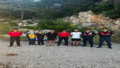 Gezmek için gittikleri Gizli koyda kaybolan 2 kişi JAK timlerince kurtarıldı