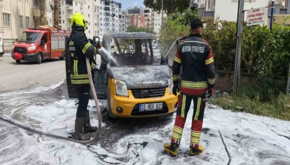 Hafif ticari araç alev alev yandı