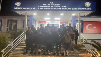 Hatayda 19 göçmen yakalandı, organizatör 2 sürücüye 350 bin TL ceza uygulandı