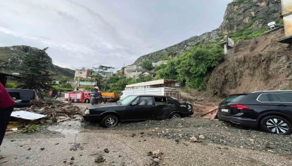 Hatayda sağanak yağış nedeniyle müstakil ev çöktü: 1 ölü, 2 yaralı