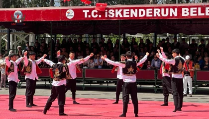 İSKENDERUN’DA 19 MAYIS BAYRAMI RENKLİ GÖRÜNTÜLERE SAHNE OLDU