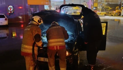İskenderunda araç yangını