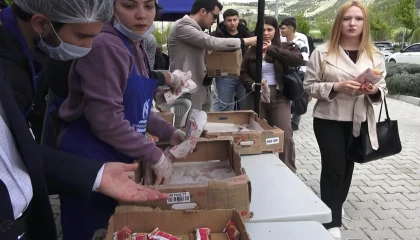 Ispartada öğrencilere 5 bin adet balık ekmek dağıtıldı