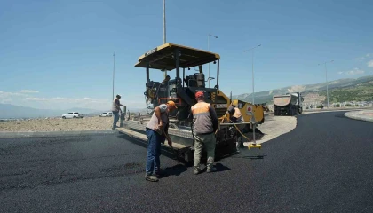 Kahramanmaraşta 12 farklı noktada kapsamlı sıcak asfalt çalışması
