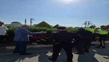 Kaza yapan gence ilk müdahaleyi Vali Serdengeçti yaptı