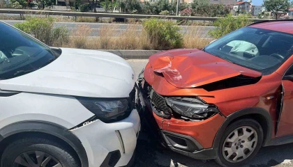 Kaza yapan kadın sürücü hem ehliyetsiz, hem de 2.79 promil alkollü çıktı