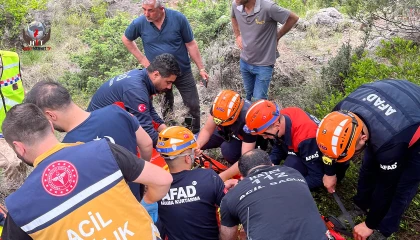 Kekik toplarken uçurumdan yuvarlanan yaşlı kadın 4 saatlik çalışmayla kurtarıldı
