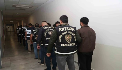 Kendilerini emniyet müdürü olarak tanıtıp 50 milyon TLlik vurgun yaptılar