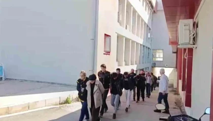 Kendilerini hakim, savcı ve polis olarak tanıtıp milyonluk vurgun yapan şebeke çökertildi