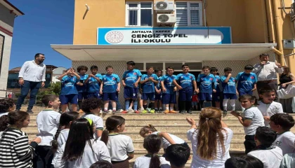 Kepezde ilkokullar arası futbol turnuvasının şampiyonu Cengiz Topel İlkokulu oldu