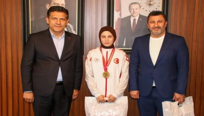 Kozanlı boksör Azranur, Gençler Olimpiyatlarında Türkiyeyi temsil edecek