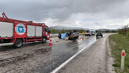 Lüks otomobil kontrolden çıkıp takla attı: 2 ölü