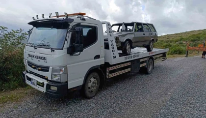 Manavgatta 40 metrelik şarampole uçan araçtaki 2 kişi yaralandı