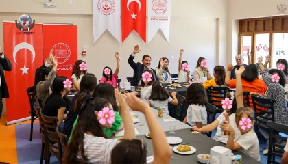 MASATLI ÇİFTİ ÇOCUKLARIN BAYRAM SEVİNCİNE ORTAK OLDU