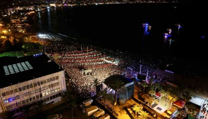Melek Mosso Alanyada festivalde sahne aldı