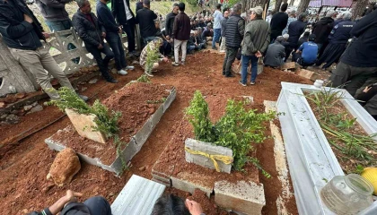 Mersinde iki kardeşin öldüğü olayda tedavisi tamamlanan anne ile baba taburcu oldu