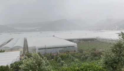 Mersinde meteorolojinin uyarısı sonrası yağış etkili oluyor