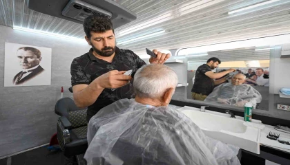 Mersinde mobil kuaför hizmeti bayram öncesi yollarda