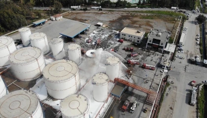 Mersinde yağ fabrikasındaki yangın havadan görüntülendi