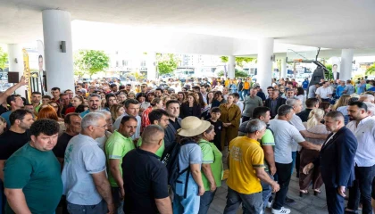 Mezitlide Başkan Tuncer personelle bayramlaştı