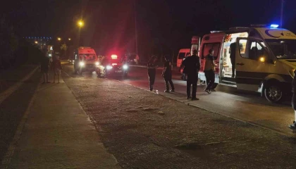 Motosikletiyle karanlıkta kaldırıma çarptı: 1 yaralı
