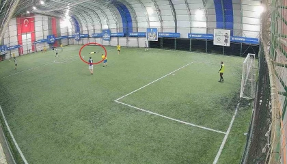 Ölüm halı sahada futbol oynarken yakaladı