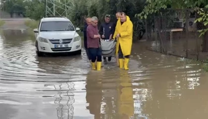 Osmaniyede selde mahsur kalan kadın kurtarıldı