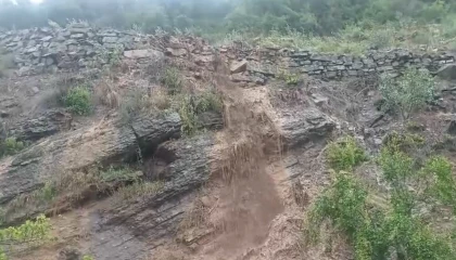 Osmaniyede şiddetli yağışın ardından toprak kayması meydana geldi