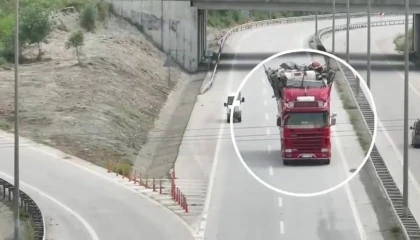 Otoyolda kuralları hiçe sayan sürücüler dron kamerasına yakalandı