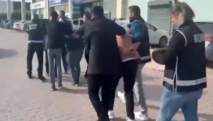 Ruhsatı bulunmayan işletmenin sahibinden 2 milyon TL alan şüphelilere yönelik operasyonun görüntüleri ortaya çıktı