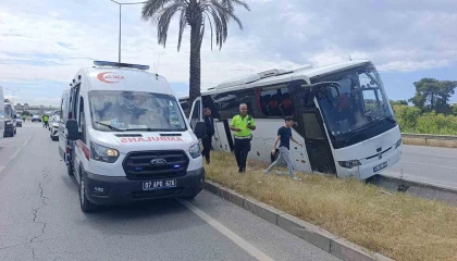 Şehirlerarası yolcu otobüsü Çevreyolunda refüje çıktı: 1 yaralı